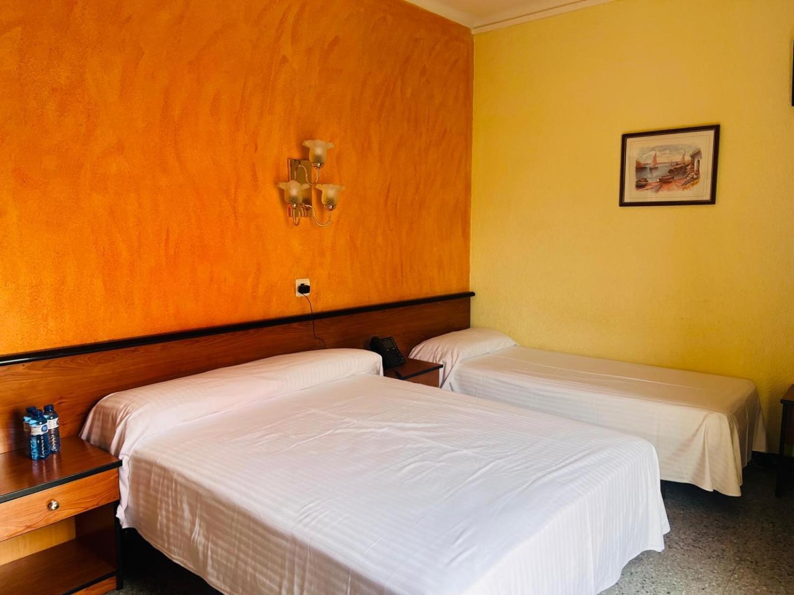 Hotel Continental Calella Ngoại thất bức ảnh